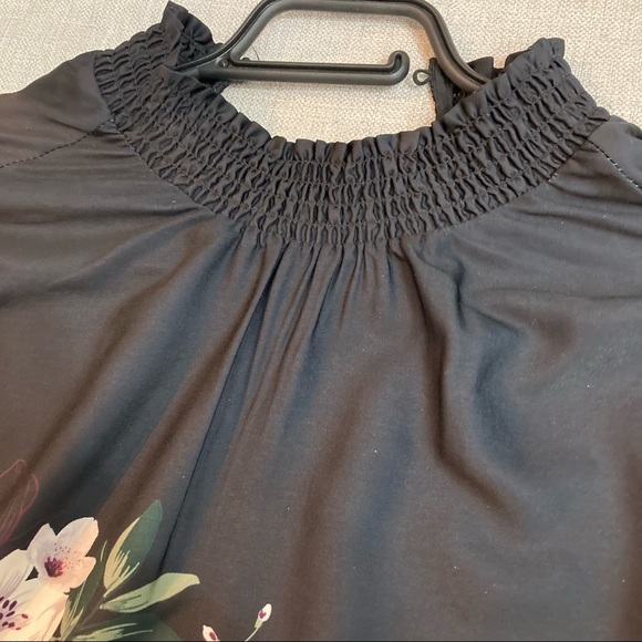 👚Suzy Shier Floral Smock Neck Long Sleeved Blouse👚 - Picture 2 of 6